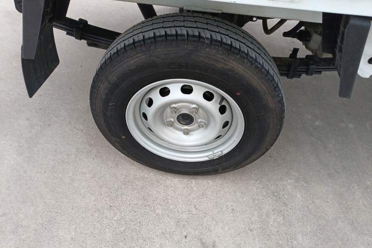 Used Farizon Xingxiang F1E 2023 Flatbed Truck Remote Smart Chip 46.08 kWh
