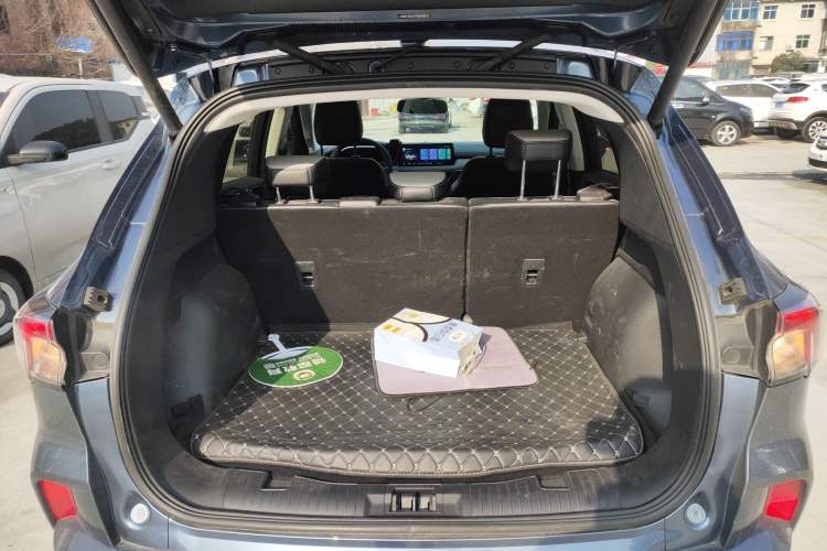 Used Ford Escape 2024 EcoBoost 245 Two-Wheel-Drive Titanium Edition
