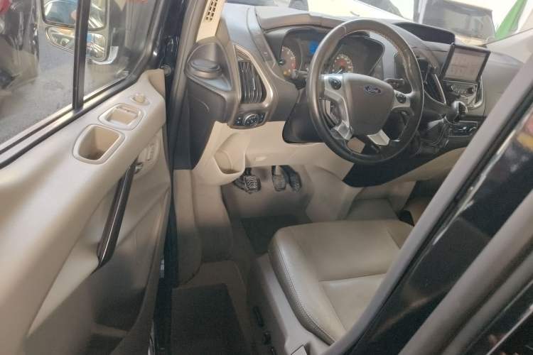 Used Ford Tourneo Custom 2016 2.0T Manual Elite Version
