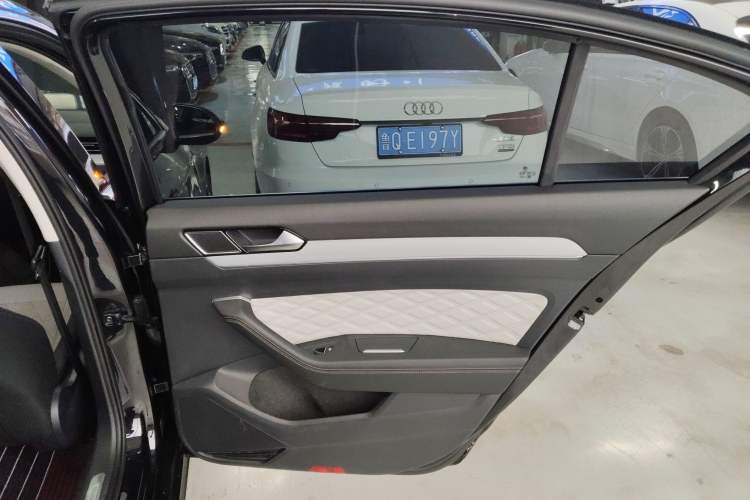 Used Volkswagen Magotan 2023 2 Million Units Commemorative Edition 330TSI DSG Luxury Version
