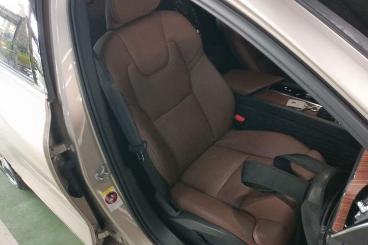 Used Volvo S60 2025 B4 Zhiyuan Luxury Edition
