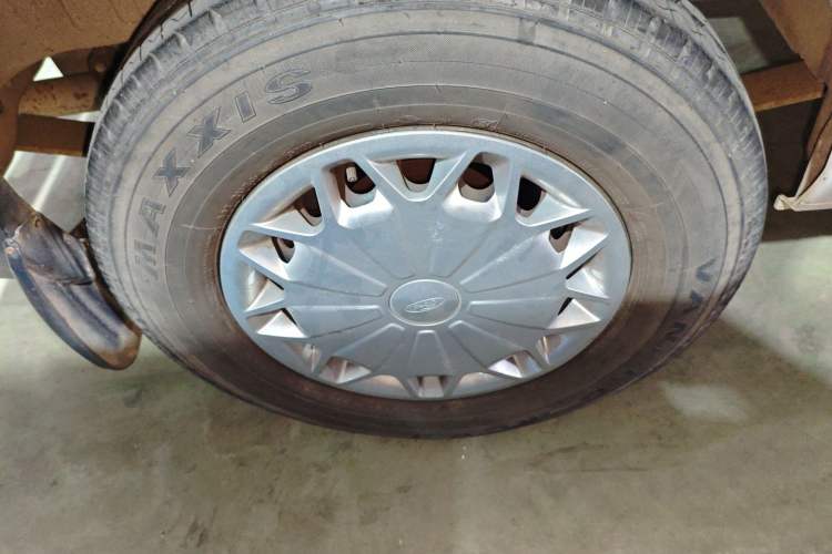 Used Ford Transit 2017 2.0T Gasoline Multi-Purpose Commercial Vehicle Short Wheelbase Low Roof China V Standard
