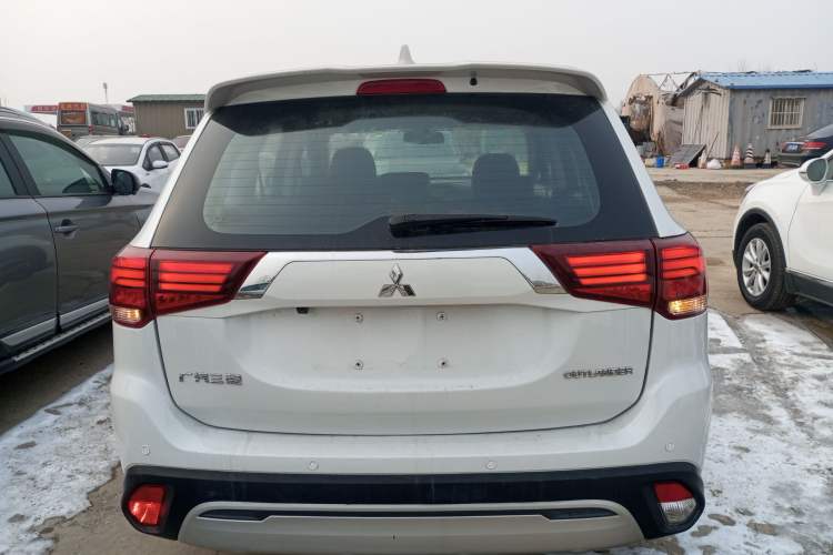 Used Mitsubishi Outlander 2019 2.0L Two-Wheel Drive Comfort Edition 5 Seats China V Standard