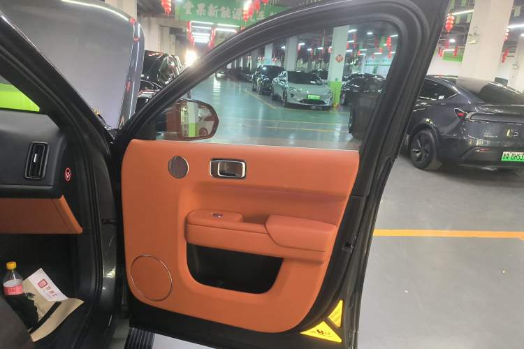 Used Li Auto L8 2023 Pro Model
