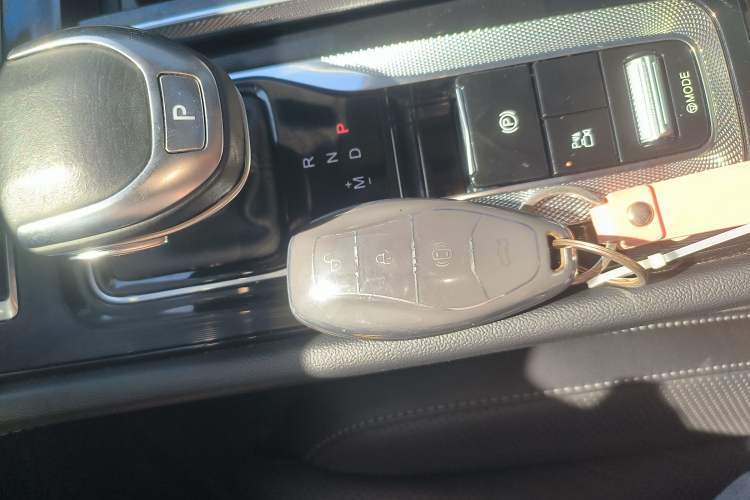 Used Hongqi H5 2023 2.0T Automatic Smart Connect Flagship Edition
