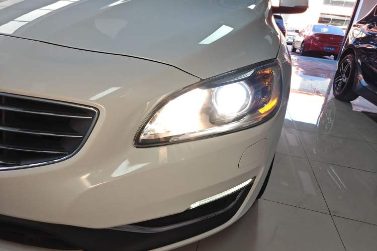 Used Volvo V60 2015 T5 Zhiya Edition
