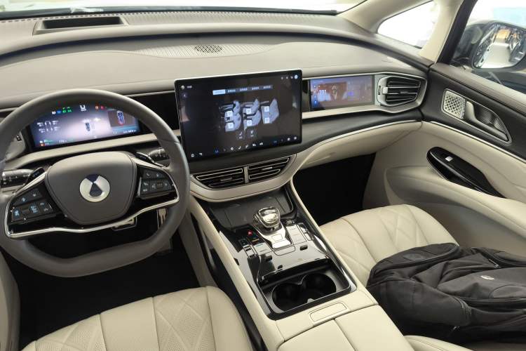 Used Denza D9 2024 DM-i 980 Four-Wheel Drive Flagship Model