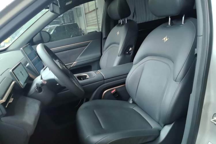 Used  eπ008 2024 210Max Range-Extended Version 6 Seats