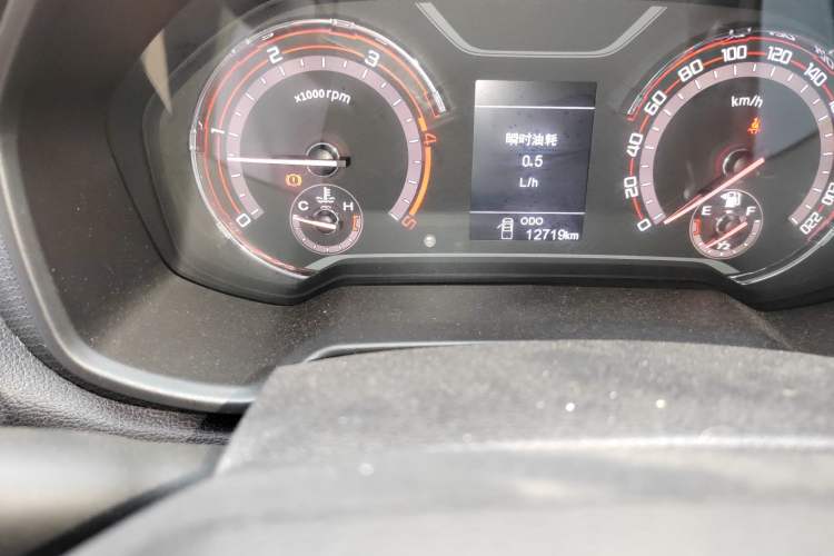 Used SAIC MAXUS T60 2020 2.0T Diesel Manual Two-Wheel Drive High-Ride Pioneer Edition Standard Cab China VI
