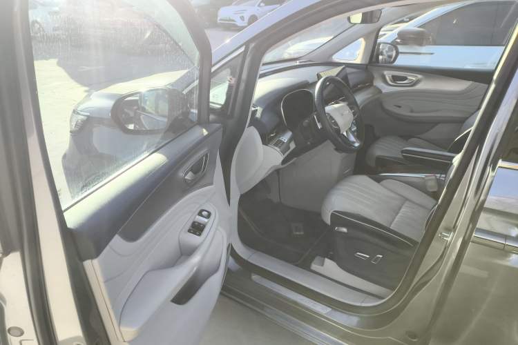 Used Roewe iMAX8 2021 400TGI Supreme Series Ultimate Edition
