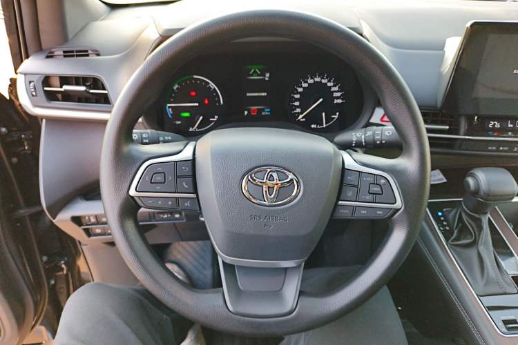 Used Toyota Granvia 2026 Model 2.5L Hybrid Luxury Edition