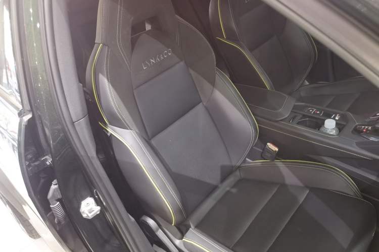 Used Lynk & Co 06 EM-P 2023 1.5T Remix PHEV Hero
