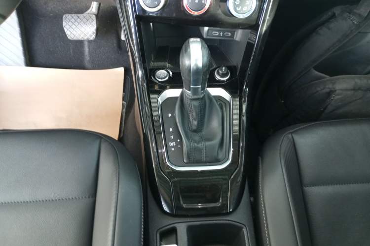 Used Volkswagen T-ROC 2021 280TSI DSG Two-Wheel Drive Comfort Connect Edition
