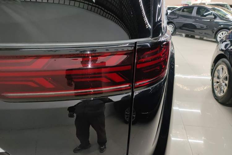 Used Denza D9 2023 DM-i 965 Luxury Model
