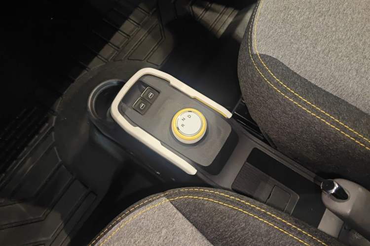 Used Chery QQ Ice Cream 2022 170km Sundae Phosphate Lithium-Ion