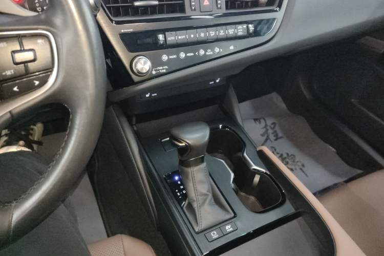 Used Lexus ES 2022 300h Excellence Edition
