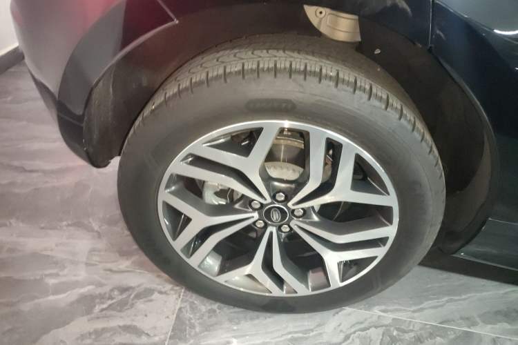 Used Land Rover Range Rover Evoque 2024 Aurora L 249 PS Prestige Light-Chasing Edition
