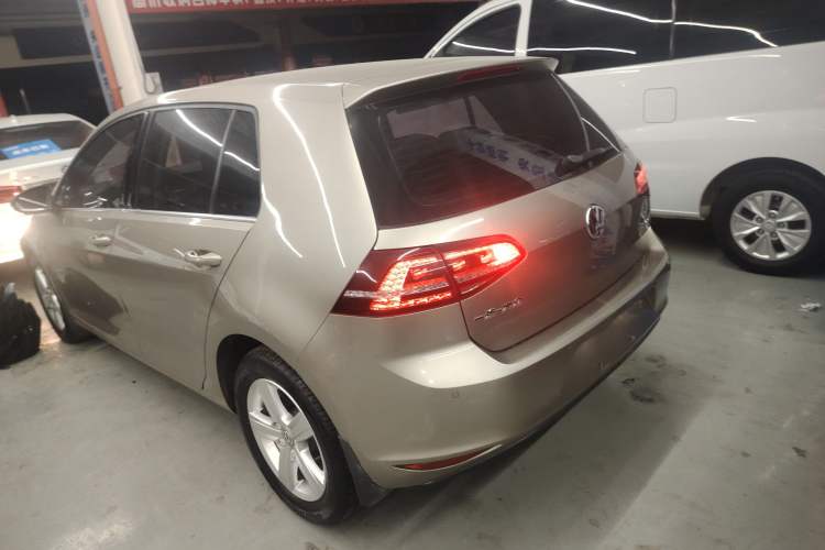 Used Volkswagen Golf 2017 1.6L Automatic Comfort Million-Vehicle Anniversary Edition
