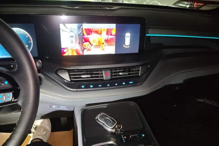 Used Ford Equator 2023 EcoBoost 225 Obsidian Orange Edition Prestige 7-Seater (2/2/3)
