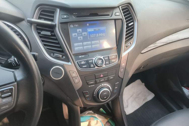 Used Hyundai Santa Fe 2015 2.0T Automatic All-Wheel Drive Smart Version 5 Seats