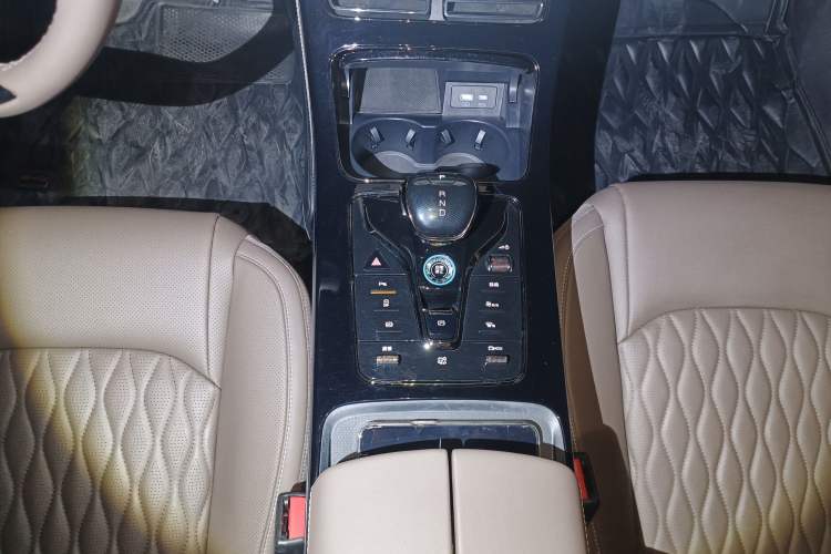 Used BYD Han 2022 EV Genesis Edition 715KM Front-Wheel-Drive Prestige Model
