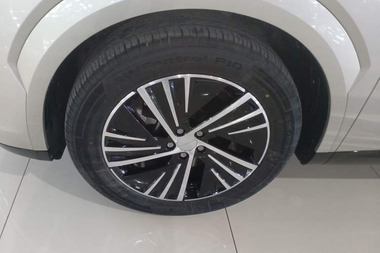 Used Lynk & Co 08 EM-P 2025 120km Long-Range Pro
