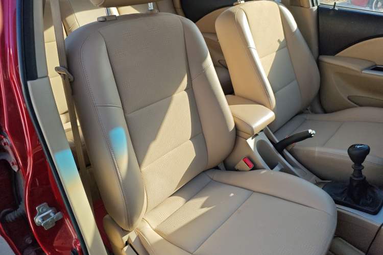 Used Buick Excelle 2013 1.5L Manual Classic Model
