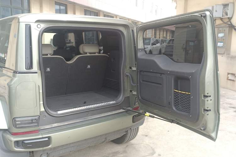 Used  V23 2025 401 Two-Wheel Drive Advanced Edition