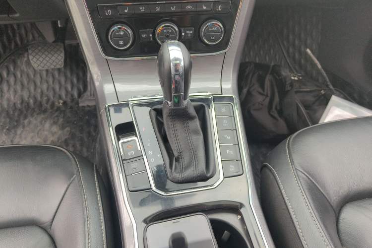 Used Volkswagen Passat 2016 330TSI DSG Luxury Edition
