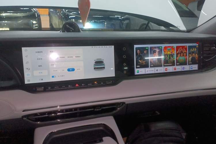 Used VOYAH FREE 2025 318 318 km Rear-Drive Touring Edition