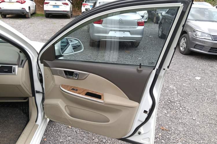 Used Buick Excelle 2015 1.5L Automatic Classic Model
