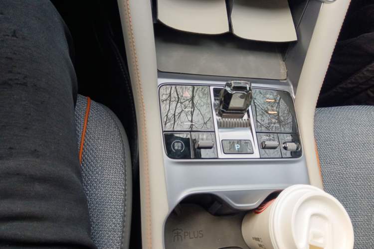 Used BYD Song PLUS New Energy 2024 Honor Edition EV 520km Premium Model
