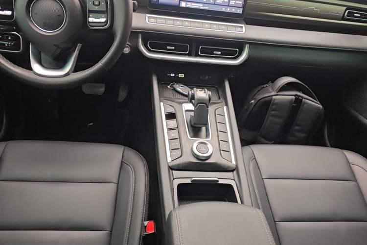 Used Great Wall Poer 2024 2.4T Passenger Version Automatic Diesel 4x4 Comfort Trim
