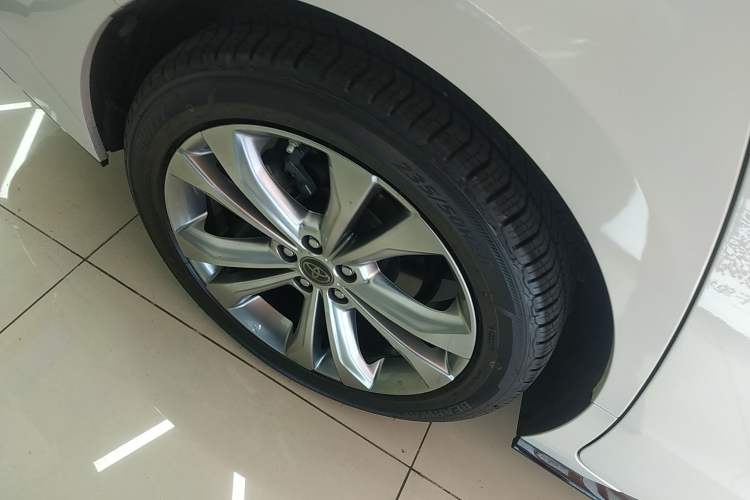 Used Toyota Sienna 2023 2.5L Hybrid Deluxe Edition
