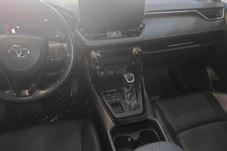 Used Toyota Wildlander 2024 2.0L CVT 4x4 Luxury PLUS Edition