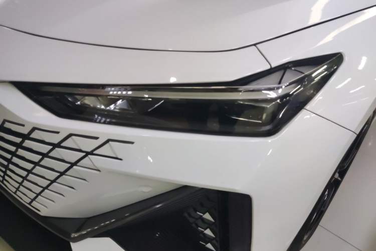 Used Changan UNI-V 2022 1.5T Prestige Version
