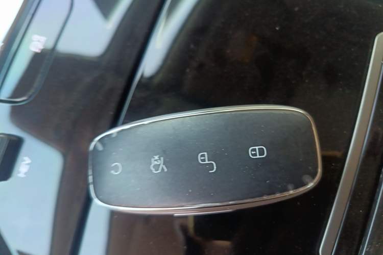 Used Denza D9 2025 DM-i Smart Drive 1020 Four-Wheel Drive Premium Model