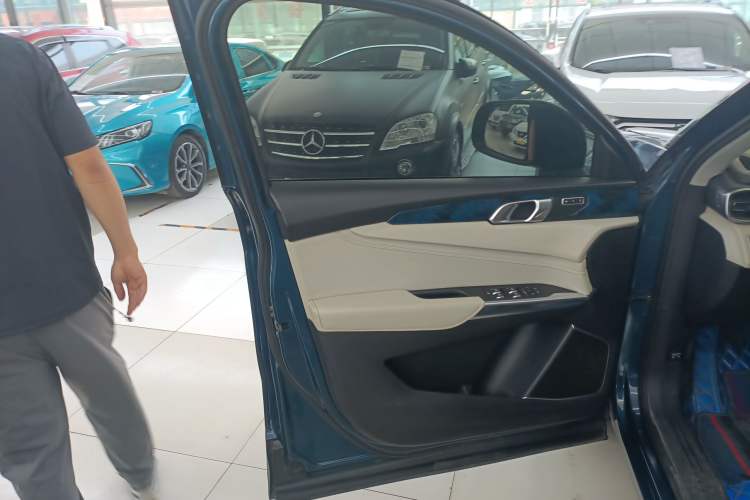 Used Lynk & Co 01 2019 2.0T Two-Wheel Drive Zhaopu Version China VI Standard
