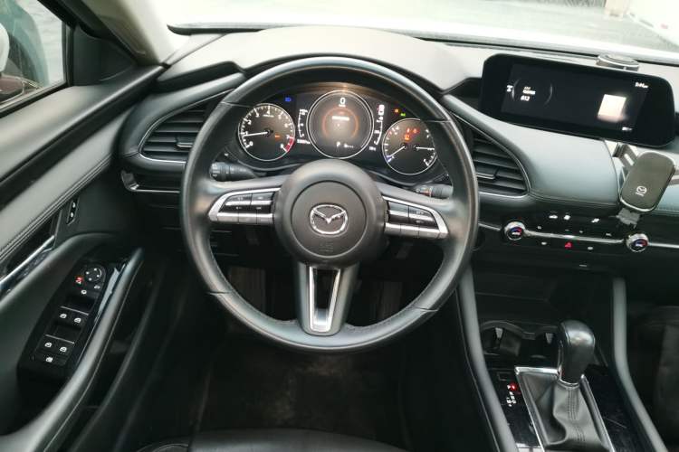 Used Mazda Mazda 3 Axela 2020 2.0L Automatic Luxury Version
