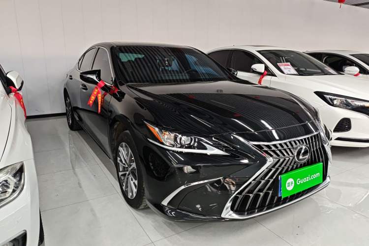 Used Lexus ES 2023 200 Excellence Edition
