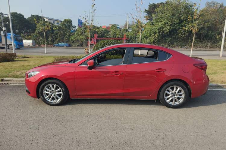 Used Mazda Mazda 3 Axela 2016 Sedan 1.5L Automatic Comfort Model
