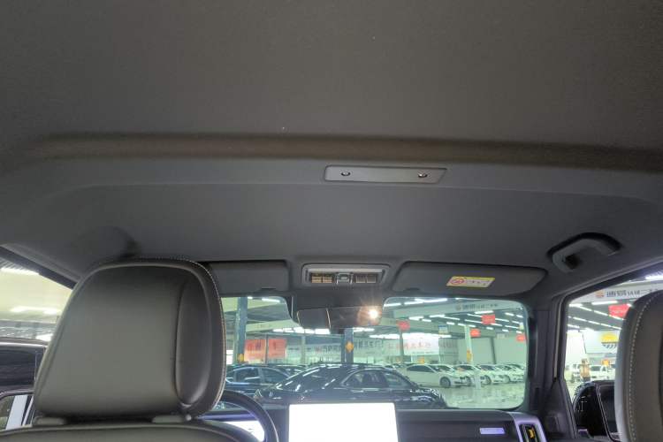 Used  V23 2025 401 Two-Wheel Drive Advanced Edition
