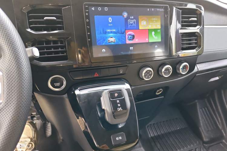 Used JMC Fushun 2023 2.0T Automatic Short-Wheelbase Low-Roof Commercial & Multi-Purpose Passenger Vehicle 6 Seats with Lift-Up Tailgate
