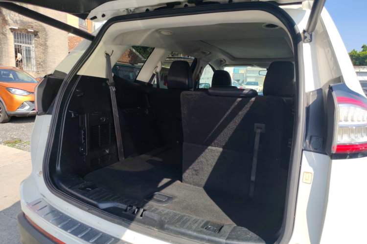 Used Ford Edge 2015 2.0T GTDi Two-Wheel-Drive High-Line Version
