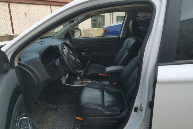 Used Mitsubishi Outlander 2019 2.0L Two-Wheel Drive Comfort Edition 5 Seats China V Standard