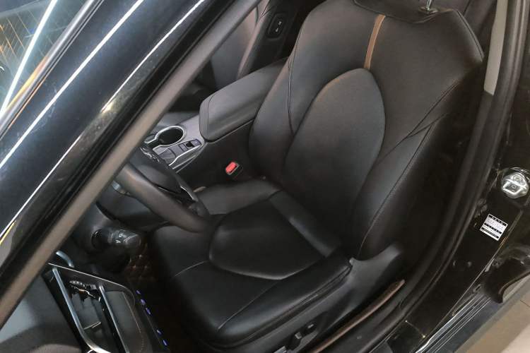 Used Toyota Camry 2021 2.0G Luxury Edition
