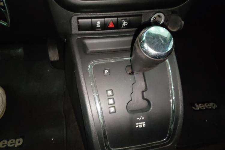 Used  Compass 2014 Revised Version 2.0L Two-Wheel Drive Entry-Level Edition
