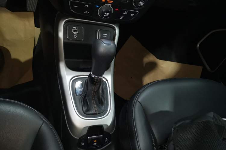 Used  Compass 2020 220T Automatic Leading Edition
