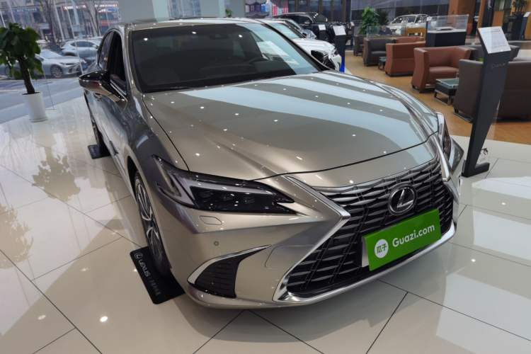 Used Lexus ES 2025 300h Deluxe Edition