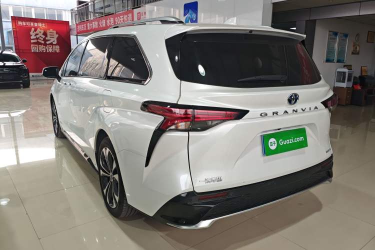 Used Toyota Granvia 2022 2.5L Hybrid Premium Edition